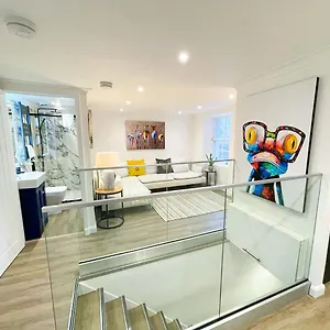 Apartment Stunning Loft High St Bridge Views!, South Queensferry